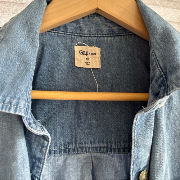 The Gap denim button up - Picture 3 of 3